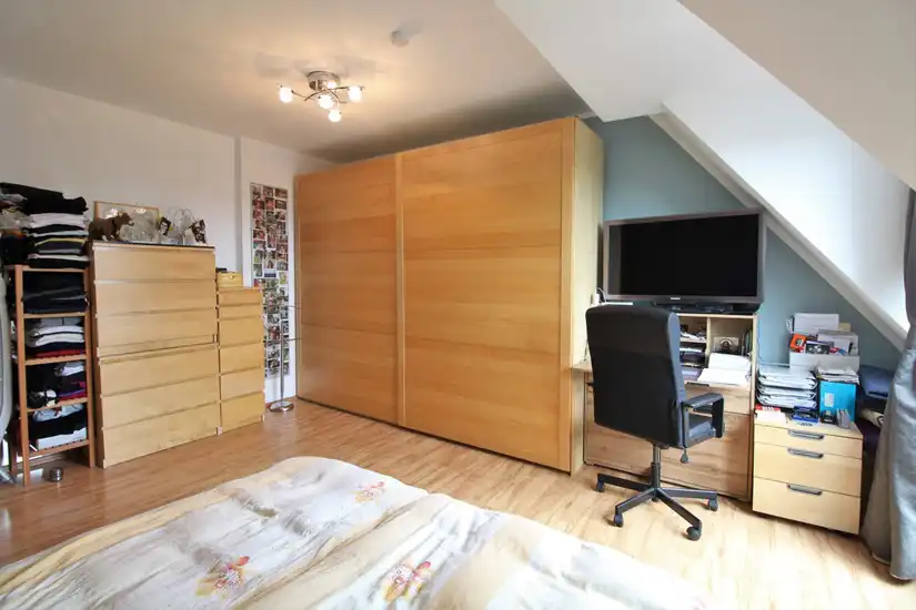 Schlafzimmer (mit Möbeln)