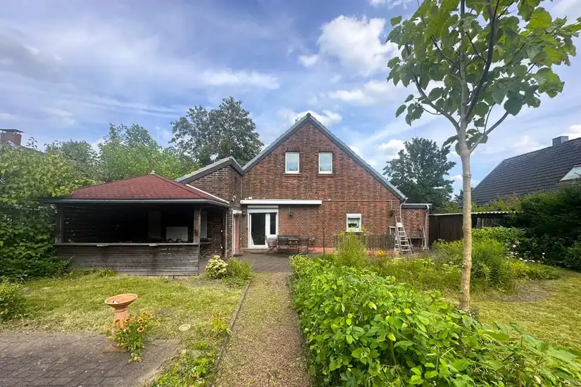 Rückansicht und Garten