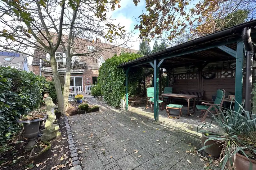 1. Überdachter Gartensitzplatz