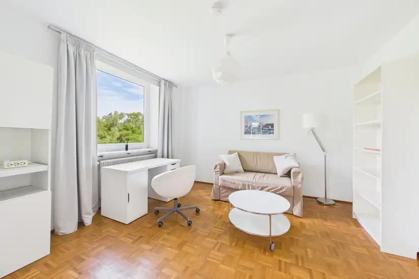 Wohn- & Essbereich /Büro