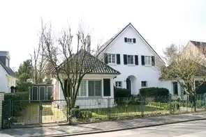 Einfamilienhaus mit Anbau und Garten